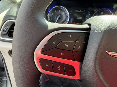 Used 2022 Chrysler Voyager LX image 25