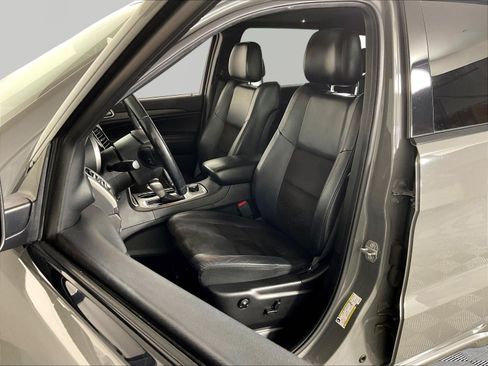 Used 2019 Jeep Grand Cherokee Altitude AWD/4WD image 21