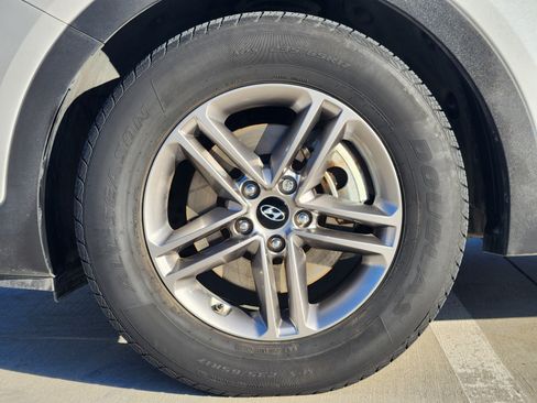 Used 2017 Hyundai Santa Fe Sport image 11