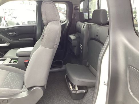Used 2025 Nissan Frontier SV w/ SV Convenience Package AWD/4WD image 12