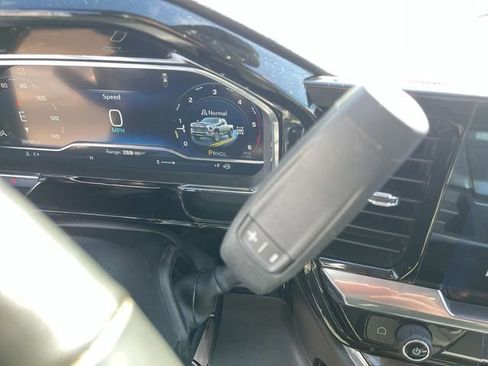 Used 2024 Chevrolet Silverado 2500 LT image 6