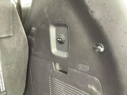 Used 2024 Kia Carnival LX image 32