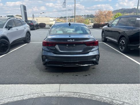 Used 2023 Kia Forte LXS w/ LXS Technology Package image 4