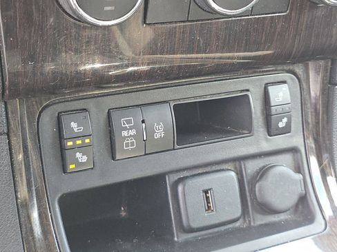 Used 2015 Chevrolet Traverse LT w/ Style and Technology Package FWD image 23
