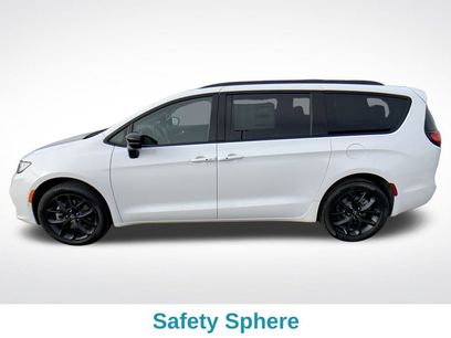 New 2026 Chrysler Pacifica Select w/ S Appearance Package