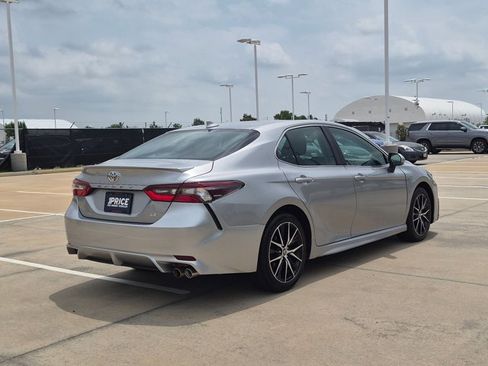 Used 2024 Toyota Camry SE FWD image 5