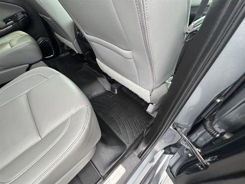 Used 2019 Chevrolet Suburban LT w/ Luxury Package image 25