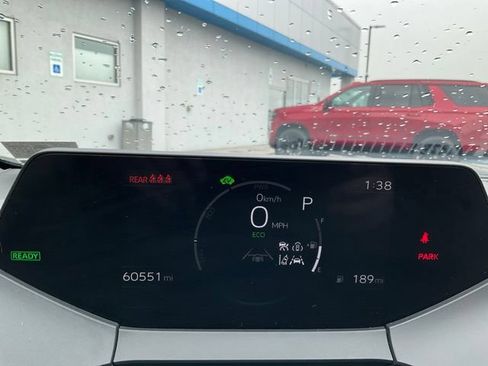 Used 2023 Toyota Prius XLE FWD image 4