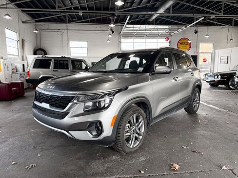 Used 2023 Kia Seltos S w/ Navigation Package image 16