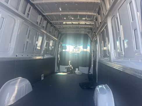 Used 2025 Mercedes-Benz Sprinter 2500 image 4