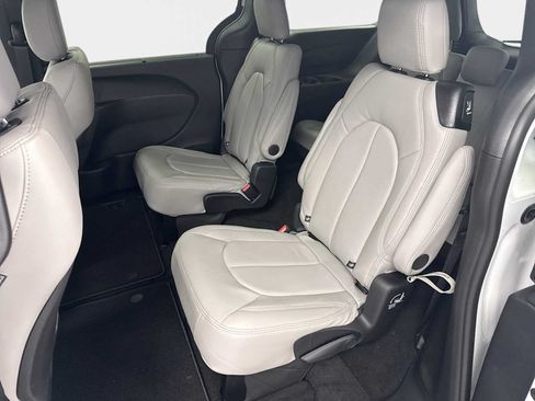 New 2026 Chrysler Pacifica Select FWD image 24