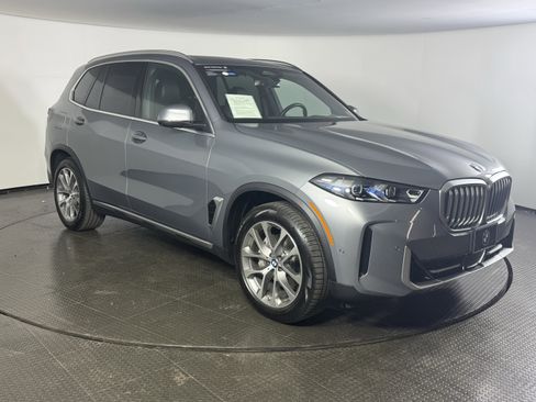 Certified 2025 BMW X5 xDrive40i w/ Executive Package image 3
