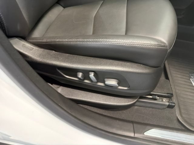 Used 2023 Cadillac XT5 Sportv w/ Technology Package AWD/4WD image 18