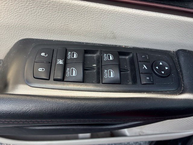 Used 2020 Chrysler Pacifica Limited FWD image 15