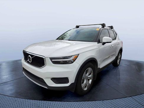 Used 2019 Volvo XC40 T4 Momentum FWD image 3