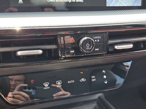 New 2026 Nissan Kicks SR AWD/4WD image 14