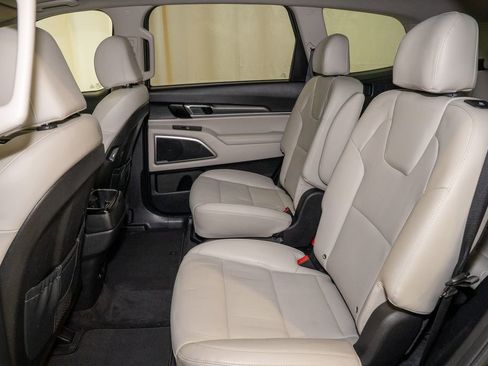 Used 2022 Kia Telluride S image 7