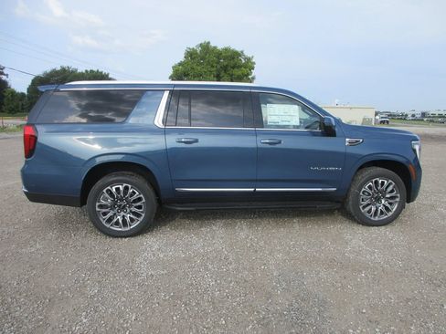 New 2026 GMC Yukon XL Elevation w/ Elevation Premium Package AWD/4WD image 3