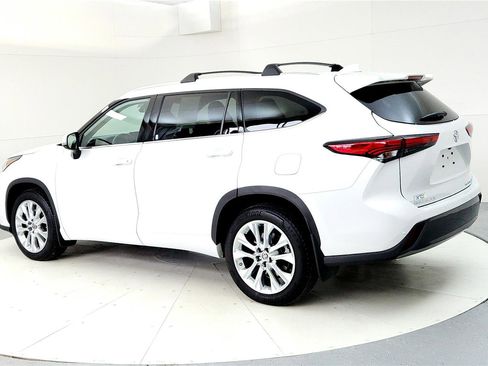 Used 2023 Toyota Highlander Limited image 4
