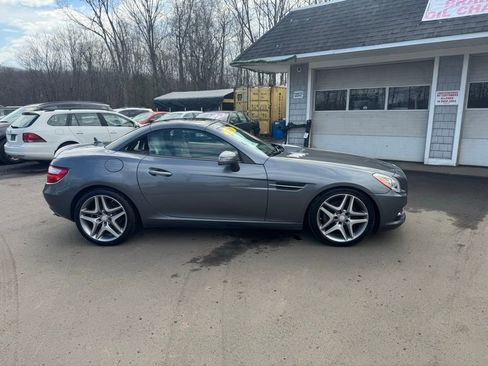 Used 2016 Mercedes-Benz SLK 300 image 4