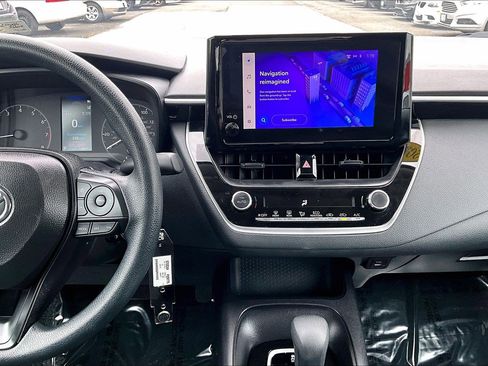 Used 2025 Toyota Corolla LE image 6