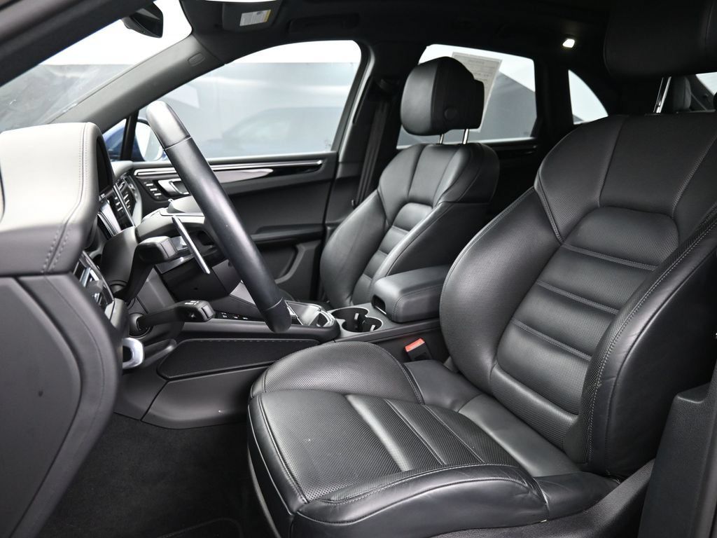 Certified 2024 Porsche Macan AWD/4WD image 5