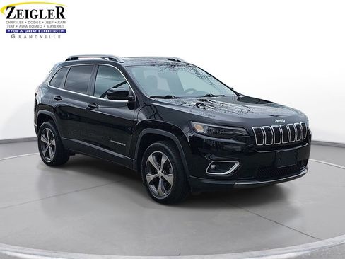 Used 2019 Jeep Cherokee Limited w/ Luxury Group AWD/4WD image 3