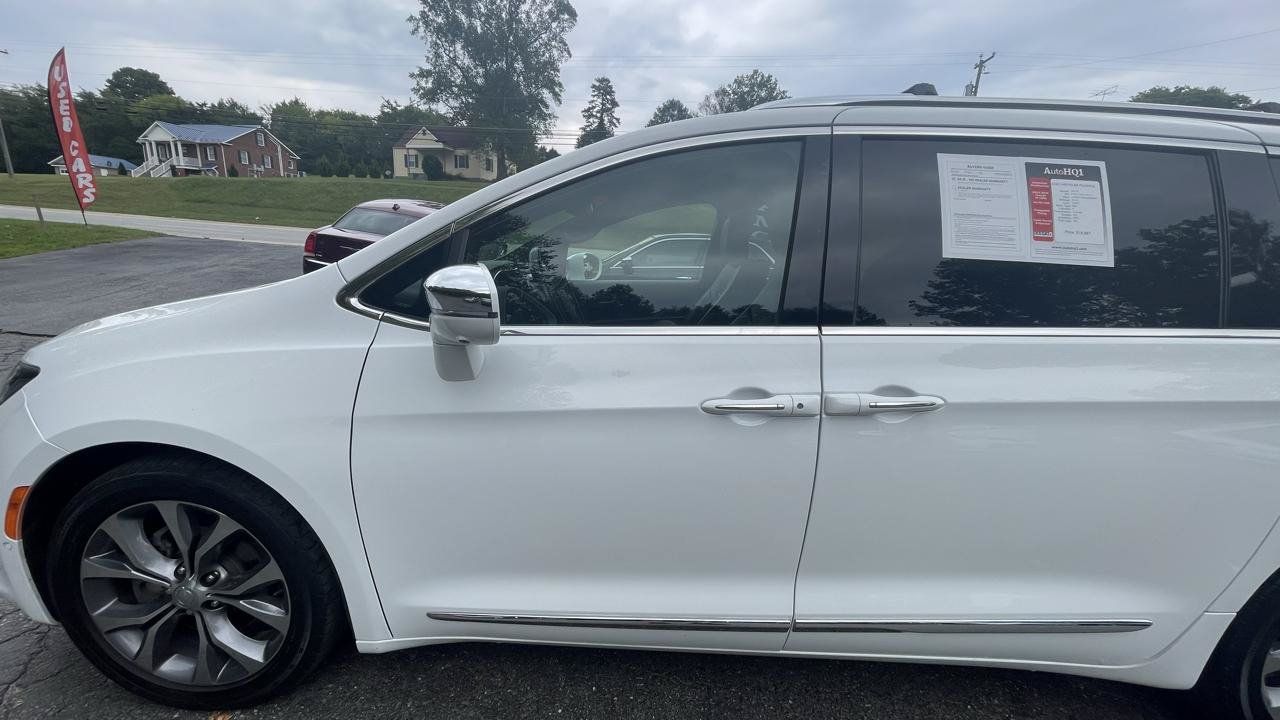 Used 2020 Chrysler Pacifica Limited FWD image 3