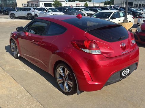 Used 2017 Hyundai Veloster FWD image 4