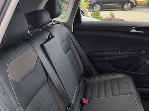 Used 2022 Volkswagen Taos SEL w/ Panoramic Sunroof Package image 14