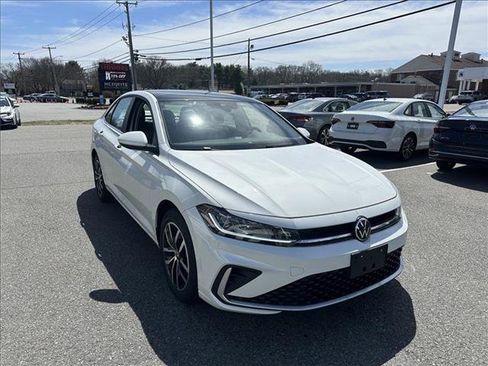 New 2026 Volkswagen Jetta SE FWD image 8