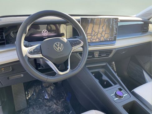 New 2026 Volkswagen Tiguan SE image 9