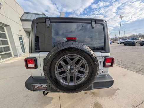 Used 2024 Jeep Wrangler Unlimited Sport AWD/4WD image 12