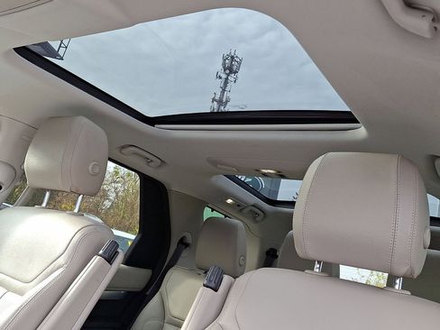 Used 2020 Land Rover Discovery Landmark image 28