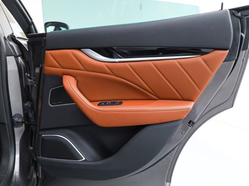 Certified 2022 Maserati Levante GT AWD/4WD image 13