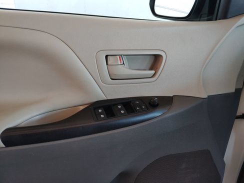 Used 2017 Toyota Sienna L FWD image 22