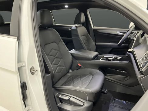 Used 2025 Volkswagen Atlas Cross Sport SE w/ Panoramic Sunroof Package image 30