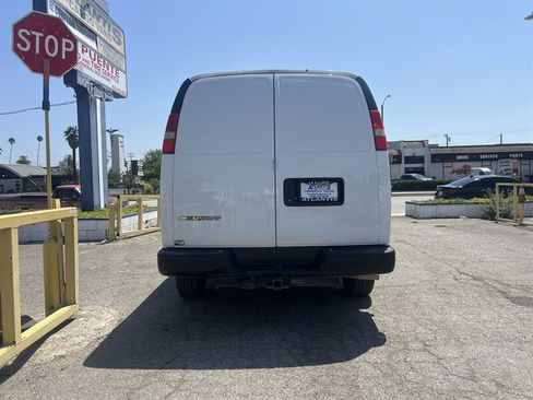 Used 2017 Chevrolet Express 3500 Extended RWD image 3