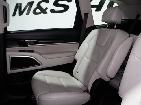 Used 2023 Kia Telluride S image 16
