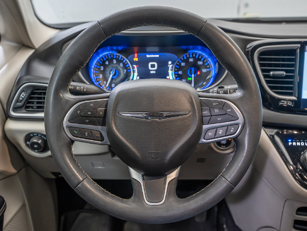 Used 2022 Chrysler Pacifica Touring-L FWD image 37