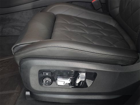 New 2026 BMW X5 xDrive40i w/ Executive Package image 28