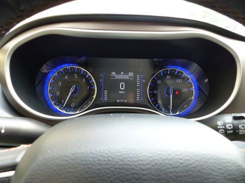 Used 2019 Chrysler Pacifica Touring-L FWD image 47