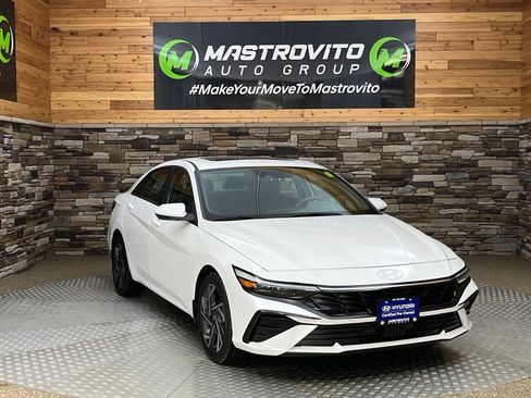 Used 2025 Hyundai Elantra SEL FWD image 5