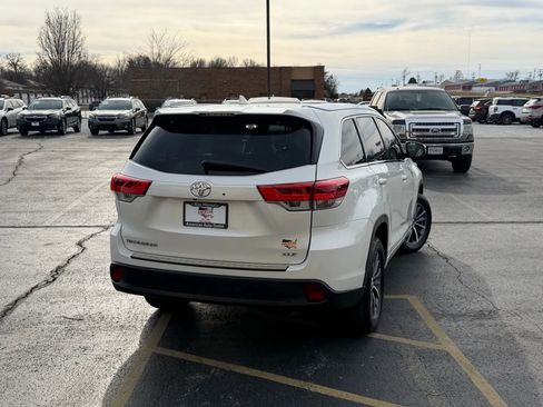 Used 2018 Toyota Highlander XLE image 2