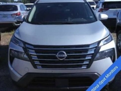 Used 2024 Nissan Rogue SV AWD/4WD image 4