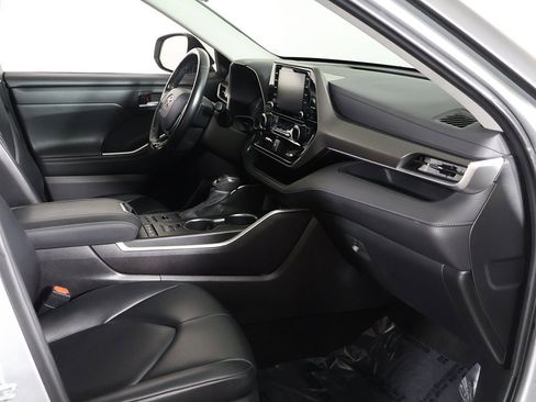Used 2021 Toyota Highlander XLE image 26