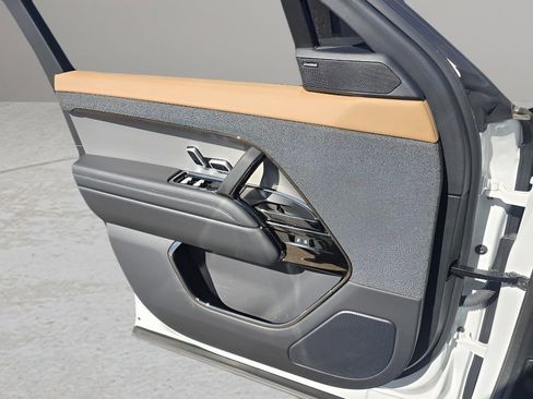 Used 2025 Land Rover Range Rover Sport Dynamic SE image 16