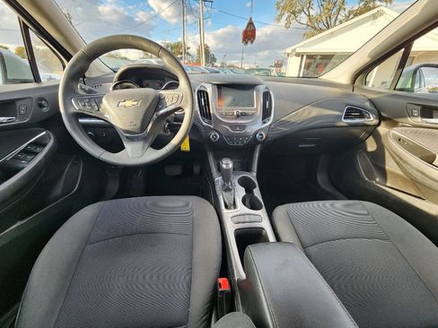 Used 2017 Chevrolet Cruze LT image 13