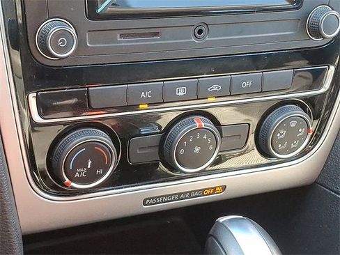 Used 2018 Volkswagen Passat 2.0T R-Line image 13