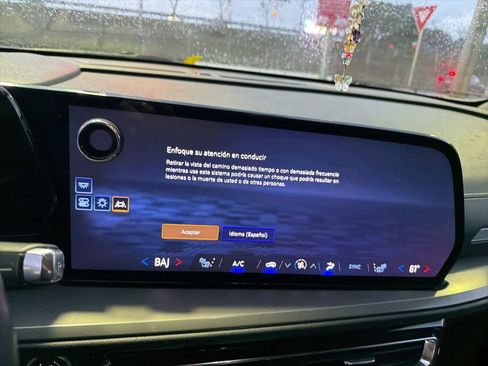 Used 2024 Chevrolet Traverse LS image 4